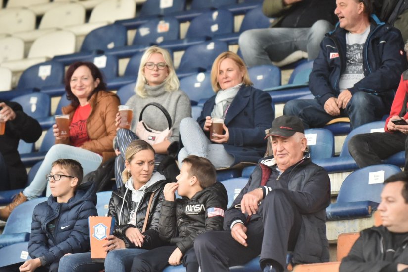 FOTO Iako je rani početak i radni dan momčad Varaždina i danas ima podršku s tribina Gradskog stadiona