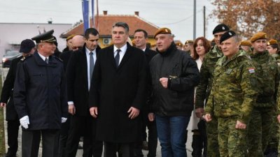 Predsjednik Milanović u Varaždinu na svečanom ispraćaju u Vojarni te posmrtno odlikuje Ivana Sokača