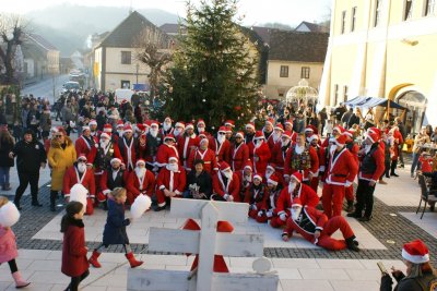 TOPLIČKA BOŽIĆNA PRIČA Od kolača, kuhanog vina do blještavila lampica i Moto mrazeva