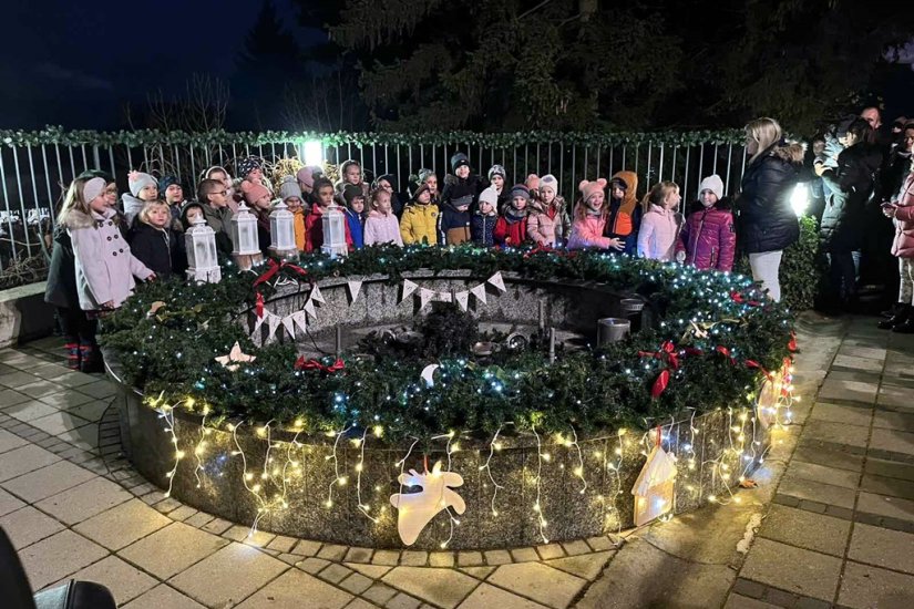 FOTO Paljenjem prve adventske svijeće počeo Mali Advent u Marofu