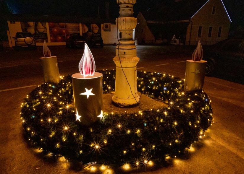 Netko je ukrao svijeće s adventskog vijenca u Sračincu