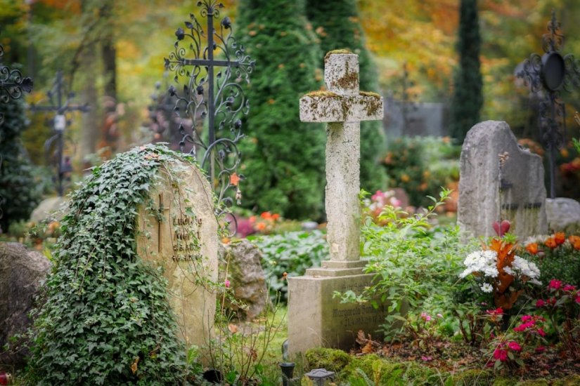 Od dvije žene uzeo novac, ali im nije obnovio grobnice na groblju u Rukljevini