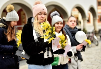FOTO U Varaždinu obilježen Dan mimoza, dan posvećen prevenciji raka vrata maternice