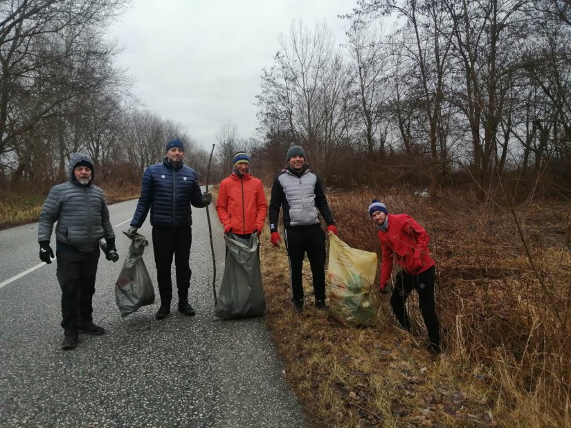 Članice i članovi TK Marathon 95 u akciji čišćenja uoči Zimskog polumaratona