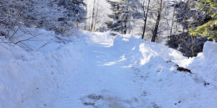 Probijena cesta do vrha Ivančice; apel posjetiteljima: &quot;Ne krećite autima prema vrhu planine!&quot;