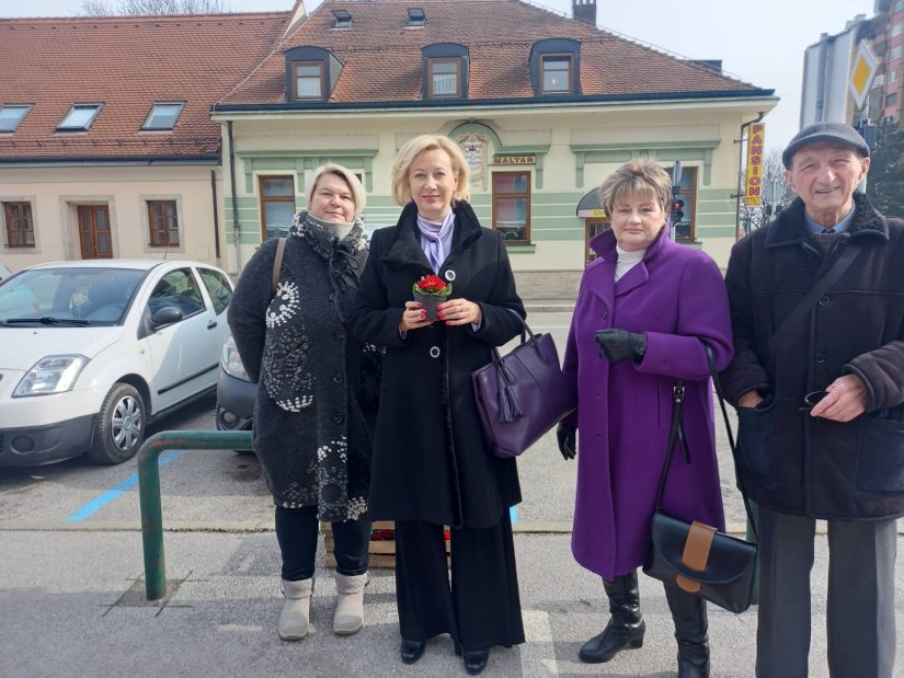 Podjelom cvijeća u Varaždinu i širom županije Reformisti obilježili Međunarodni dan žena