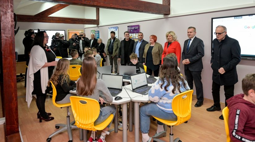 FOTO U OŠ Šemovec otvorena moderna informatička učionica, u opremanje uložena sredstva Županije i Općine