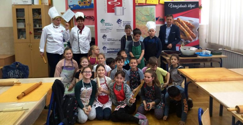 Učenici VI. OŠ Varaždin na kulinarskoj radionici naučili pripremati Varaždinske klipiče
