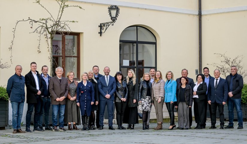 Koalicija HDZ-HSU predala kandidacijsku listu za prijevremene izbore