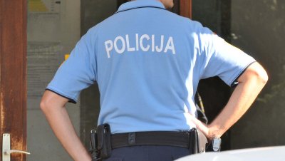 U gluho doba noći provalio u trgovački centar, zatekla ga policija