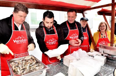 FOTO Varaždinski SDP pripremio 1000 porcija pečenih ribica za građane