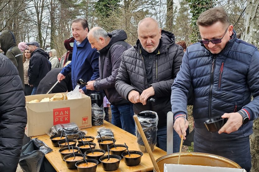 FOTO Uskrsni ponedjeljak na Ravnoj gori: Općina Bednja i Grad Lepoglava počastili sve grahom