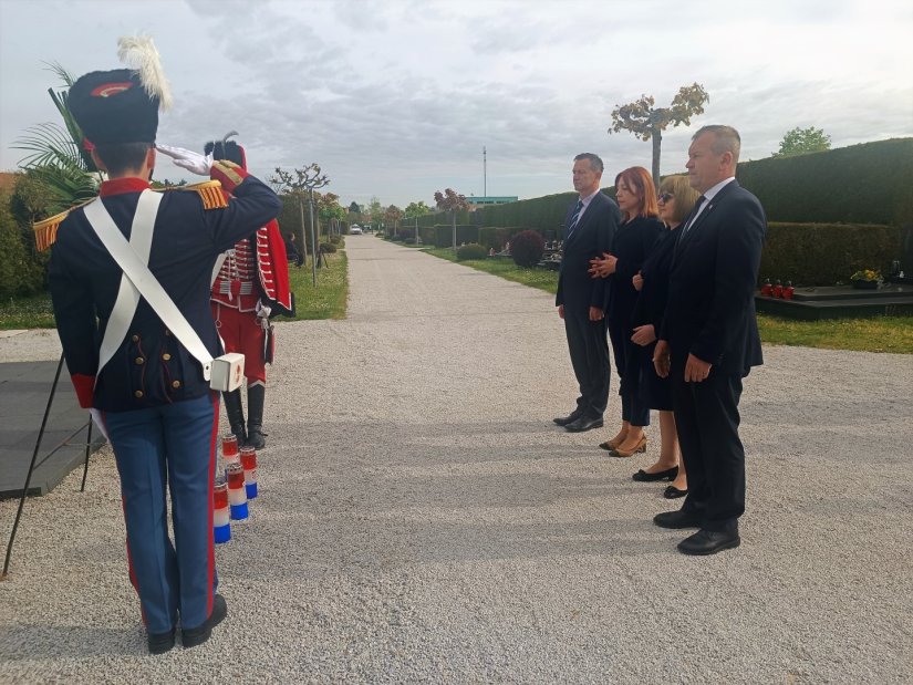 Na Varaždinskom groblju položeni vijenci povodom obilježavanja vojno-redarstvene operacije „Bljesak“