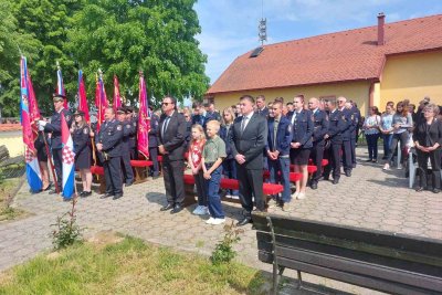 FOTO Svečanom povorkom i misnim slavljem proslavljen Dan vatrogasaca u Malom Bukovcu