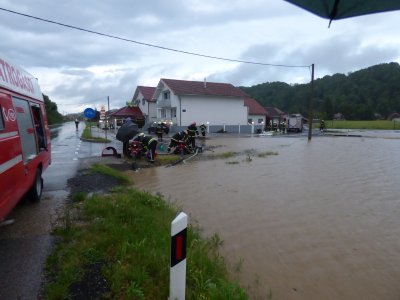 CESTICA Potopljena polja, dvorišta i kuće, prave razmjere štete tek treba utvrditi