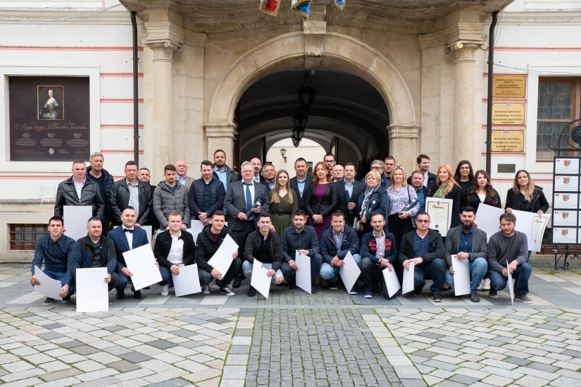 FOTO 29 majstora primilo majstorske diplome, uručena i priznanja Hrvatske obrtničke komore