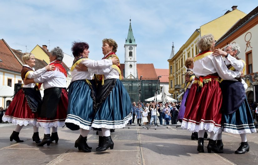 FOTO Slovensko kulturno društvo „Nagelj“ oduševilo nastupom, Dan nacionalnih manjina obilježen u duhu suradnje i zajedništva