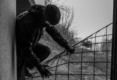 Lopovi krali novac i nekoliko pari obuće