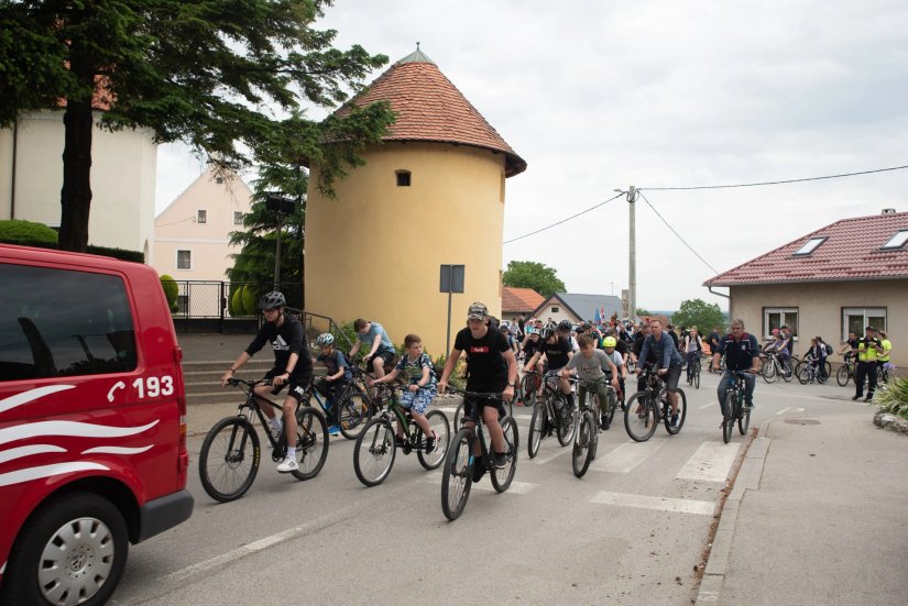 FOTO: U općini Gornji Kneginec Dan državnosti obilježili 17. kneginečkom biciklijadom