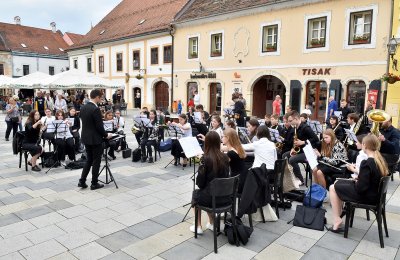 FOTO Mali puhački orkestar Glazbene škole na Korzu pripremio pravu glazbenu poslasticu