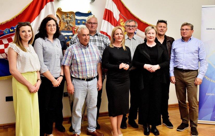 FOTO U Županijskoj palači potpisani ugovori za dodjelu potpora iz sredstava Zaklade za prevenciju kriminaliteta “Sveti Mihael”