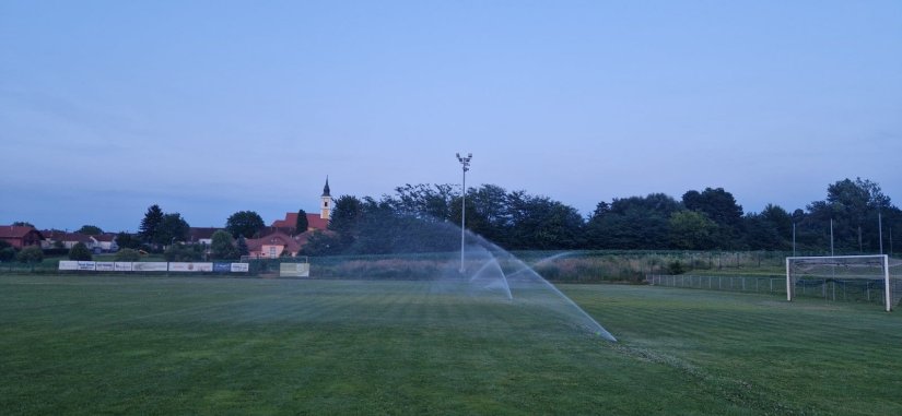 Završeni radovi na ugradnji sustava za navodnjavanje na glavnom nogometnom terenu na SC u Jalžabetu