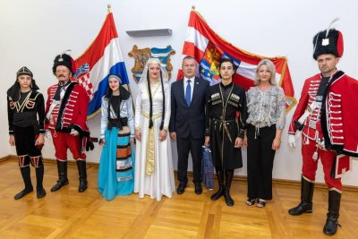 FOTO Župan Anđelko Stričak priredio prijem za sudionike međunarodnog folklornog festivala COFA