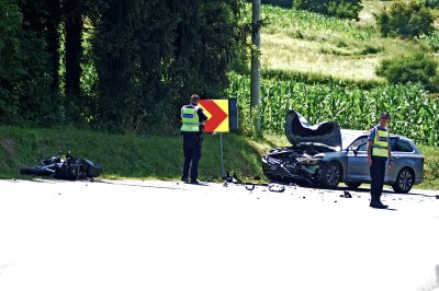 Policija o smrti motociklista (34): Jurio u suprotnoj traci pa se zabio u auto