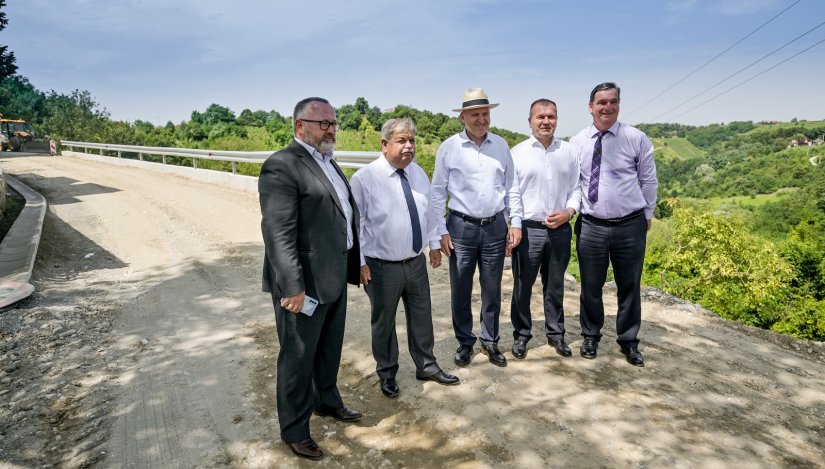 FOTO Bačić na radnom sastanku sa županom: Što prije krenuti sa sanacijom klizišta