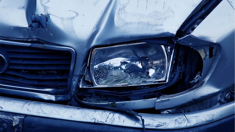 Naletio na automobil ispred sebe, tri osobe ozlijeđene
