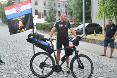 Branitelj Nerer stigao biciklom u Knin: &quot;Ovo je za branitelje, za sve buduće naraštaje&quot;