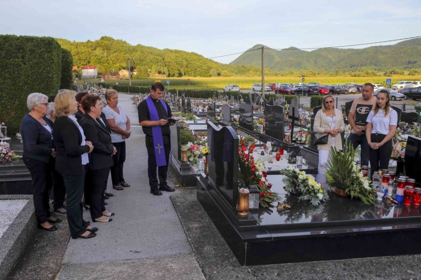 Odana počast poginulim braniteljima Draženu Šešetu i Ivici Cecelji