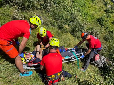 HGSS Brzom intervencijom paraglider je uspješno izvučen sa strmine, ima lakše ozlijede glave i noge