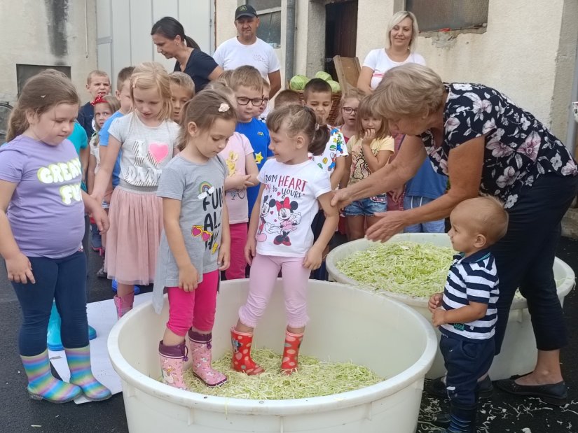 FOTO Vesela radionica u Vidovcu: najmlađi s oduševljenjem gazili Varaždinsko zelje