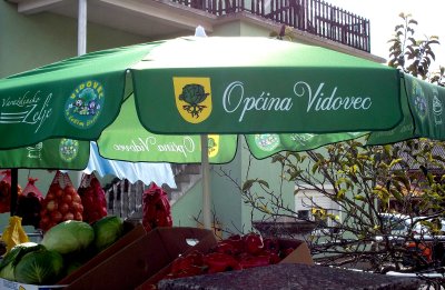 Općina Vidovec ponovno nabavila zelene suncobrane za poljoprivrednike