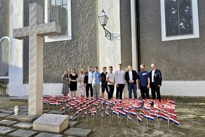 Mladež HDZ-a odala počast poginulim braniteljima uoči obilježavanja 22. rujna