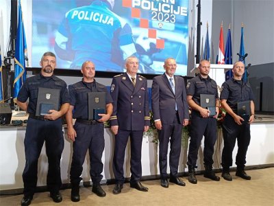 DAN POLICIJE Ministar Božinović uručio zahvalnice interventnim policajcima