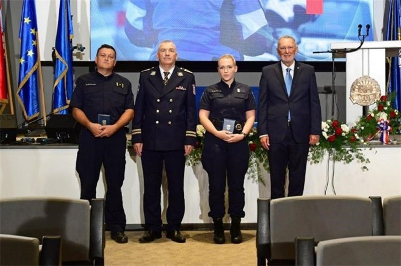 Dvoje policajaca PU varaždinske dobilo medalje za izuzetni pothvat