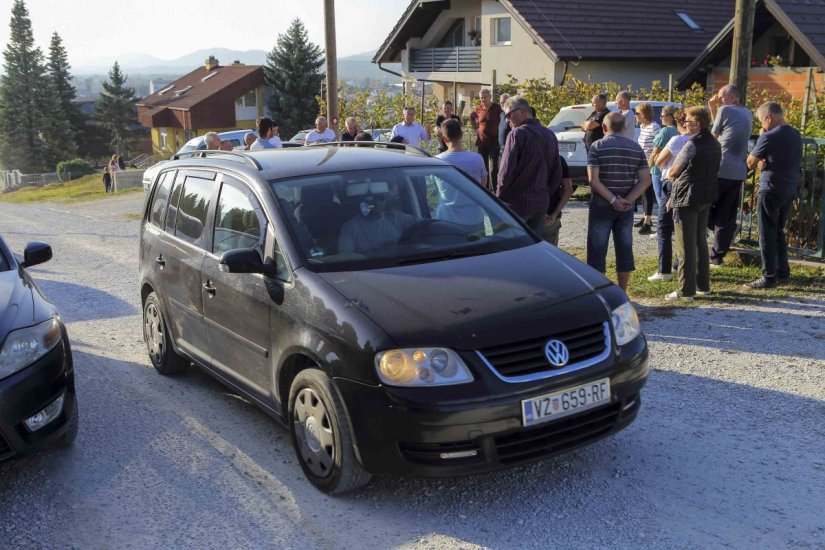 STANARI JEZERSKOG PUTA Neka GK Grupa počne održavati cestu, prevršili su svaku mjeru strpljenja!