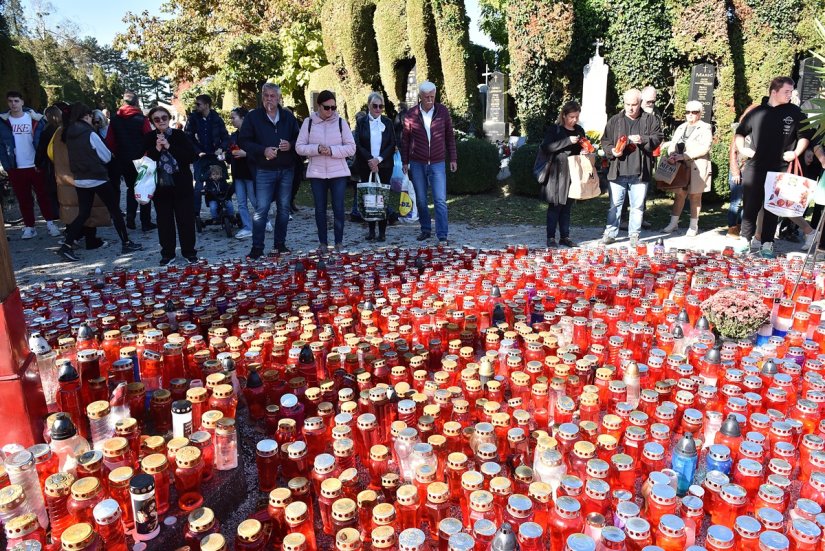 BLAGDAN SVIH SVETIH Varaždinci se prisjećaju svojih najmilijih koji više nisu s nama