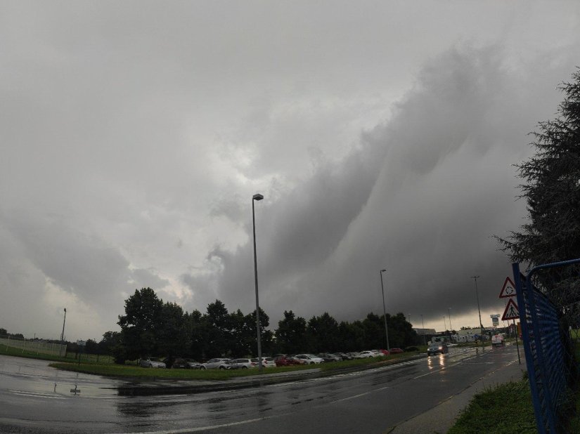 Približava se opasna fronta, sutra mjestimice olujni vjetar, kiša i grmljavinsko nevrijeme!