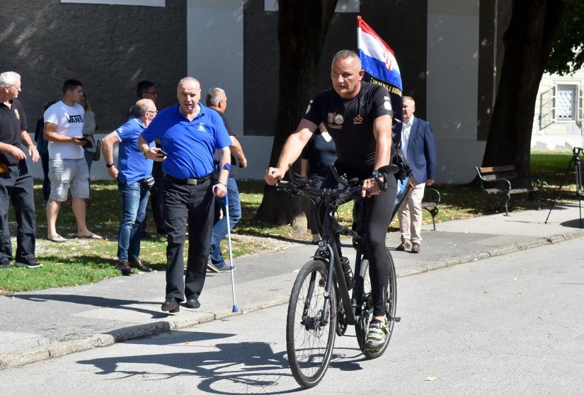 Nakon bicikliranja do Knina, branitelj Nerer biciklom kreće put Vukovara