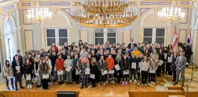 FOTO Varaždinskim učenicima i studentima uručeni ugovori za stipendije
