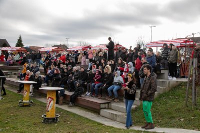 FOTO Održan Advent u Sračincu, na Staru godinu Djed Božićnjak dolazi padobranom