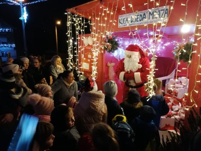 FOTO &quot;Advent na Voći&quot; veseliji, šareniji i čarobniji no ikad