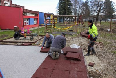 Dječji vrtić &quot;Ivančica&quot; dobio nove kule, tobogani, ljuljačke, klackalice, vrtuljak…