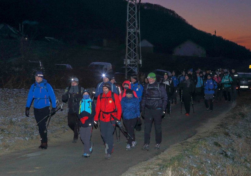 FOTO HPD IVANČICA Više od 150 planinara na 11. noćnom usponu na „krov Hrvatskoga zagorja“