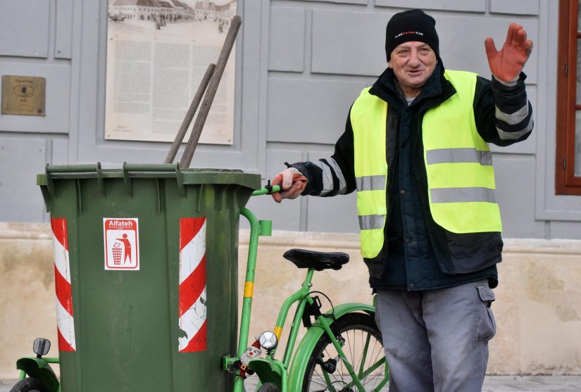 Svi znaju Šišija: ima 70 godina i nije mu teško čistiti ulice ni noću