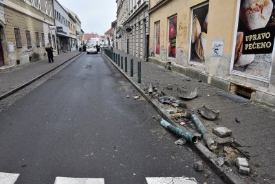 FOTO &quot;Pokosio&quot; stupiće u Kukuljevićevoj, otišao bez &quot;pola auta&quot;