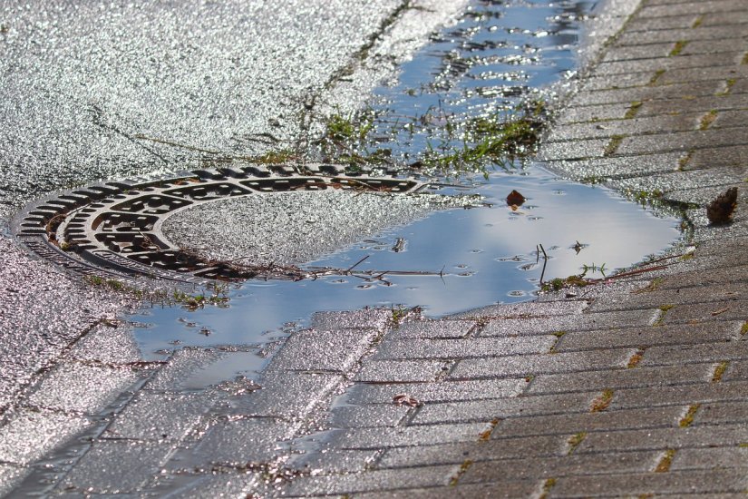 Iz deponija u Kolarovcu ukradeni željezni šahtovi, u Vinici ukraden alat